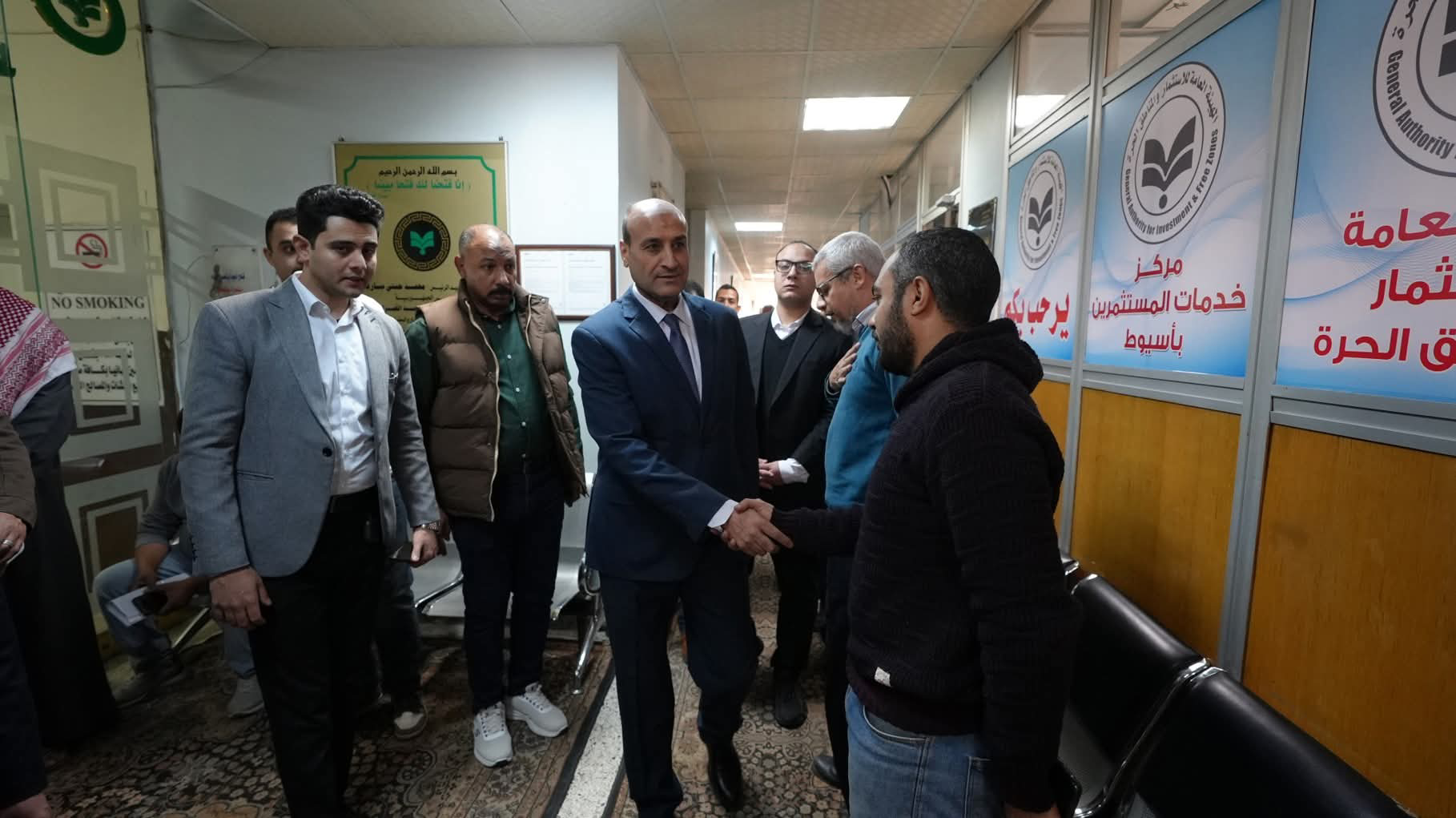 محافظ أسيوط يتفقد مركز خدمات المستثمرين ومركز سيطرة الطوارئ.. تبسيط الإجراءات أولوية وتسريع إزالة التعديات بالموجة 28